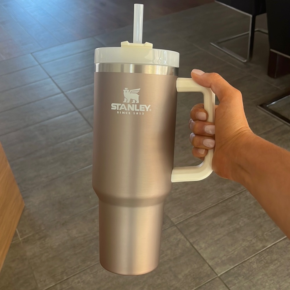 ***LIMITED EDITION, sold out everywhere*** Rose gold and white Stanley cup 💕